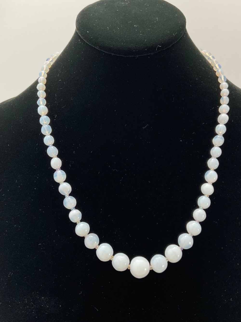 Vintage Opalescent White Bead Necklace, Faux Opal, Graduated Vintage Beads - Picture 7 of 11